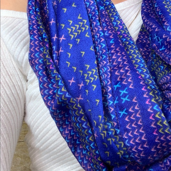 Infinity Scarf Blue Multicolor Chevron Pattern - Picture 2 of 3